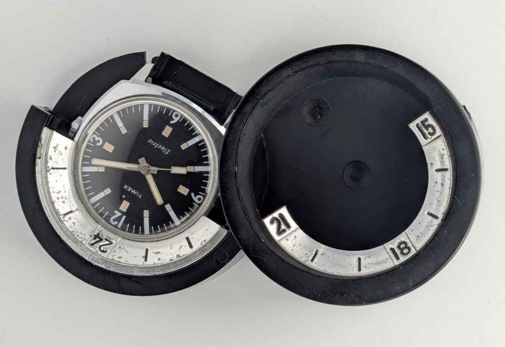 76153-4072-electricnodate-dashclock-sweeplume-chrome-caseopen